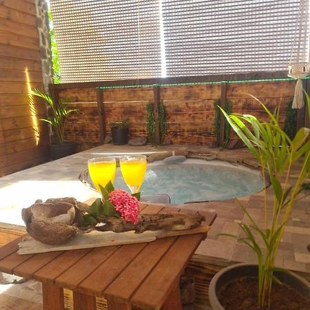 Kami Lodge F3 Jacuzzi Riviere-Salee Ngoại thất bức ảnh